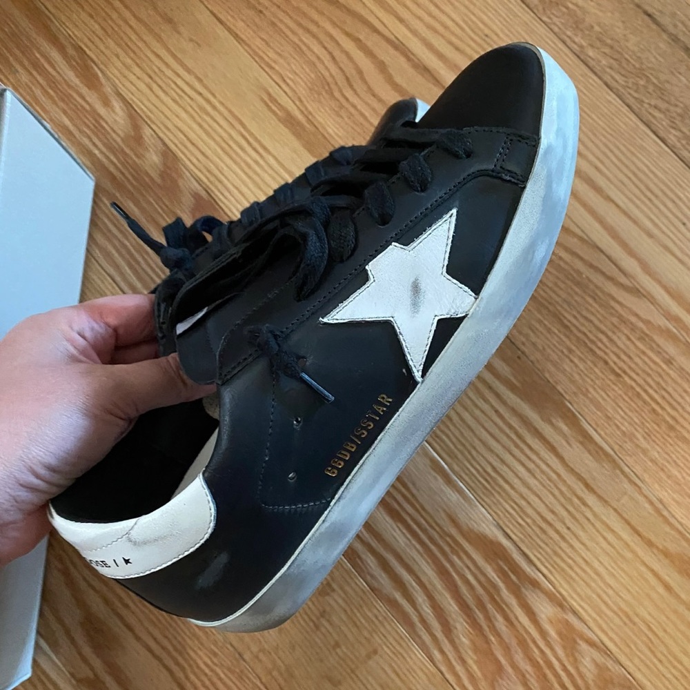 Golden goose size 39 worn 2 times comes with bag dustbag passport